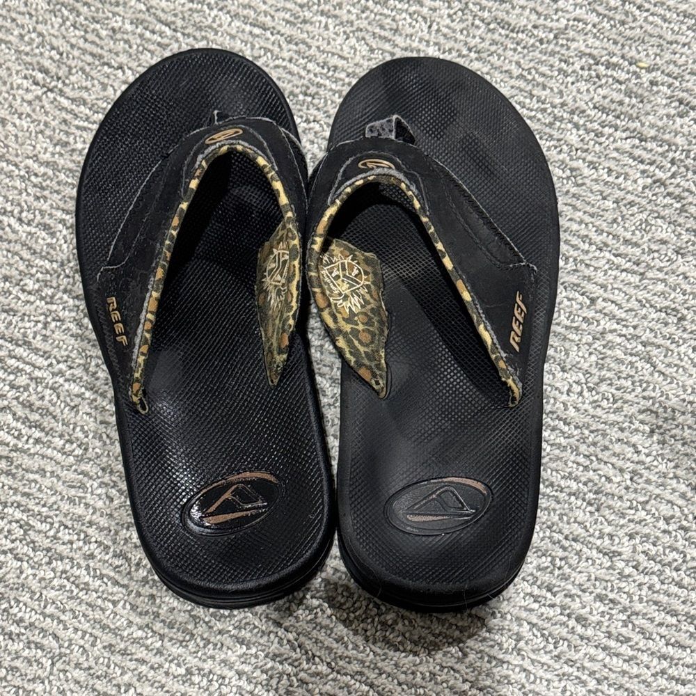 Reef Black and Gold Patterned Sandals